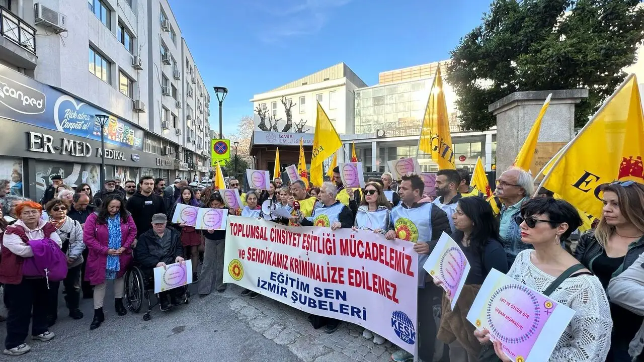 Eğitim Sen, MEB’in Toplumsal Cinsiyet Eşitliği Açıklamalarına Karşı Basın Açıklaması Yaptı