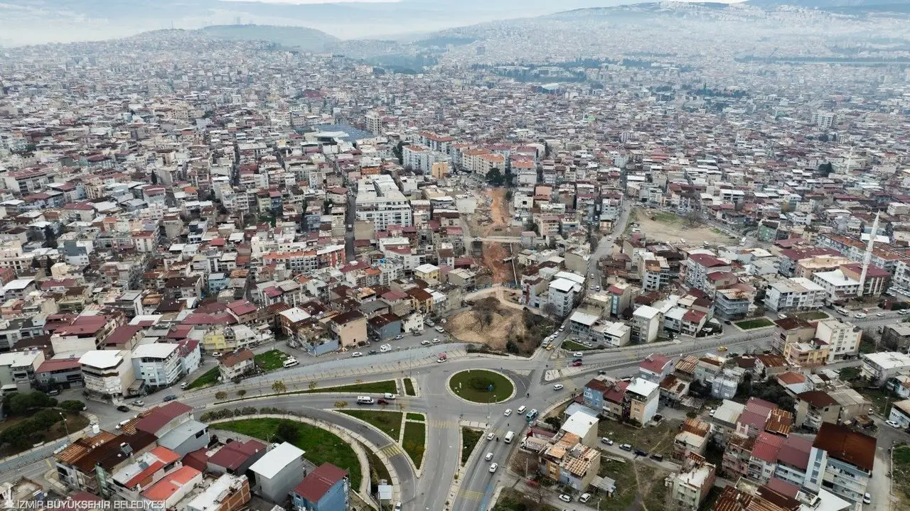 İzmir'de Karabağlar Trafik Sorununa Kalıcı Çözüm: Dostluk Bulvarı Bağlantı Yolu Projesi Başladı